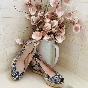 Stuart Weitzman Jean Snake Embossed Leather Wedge. Tried on in store. New.